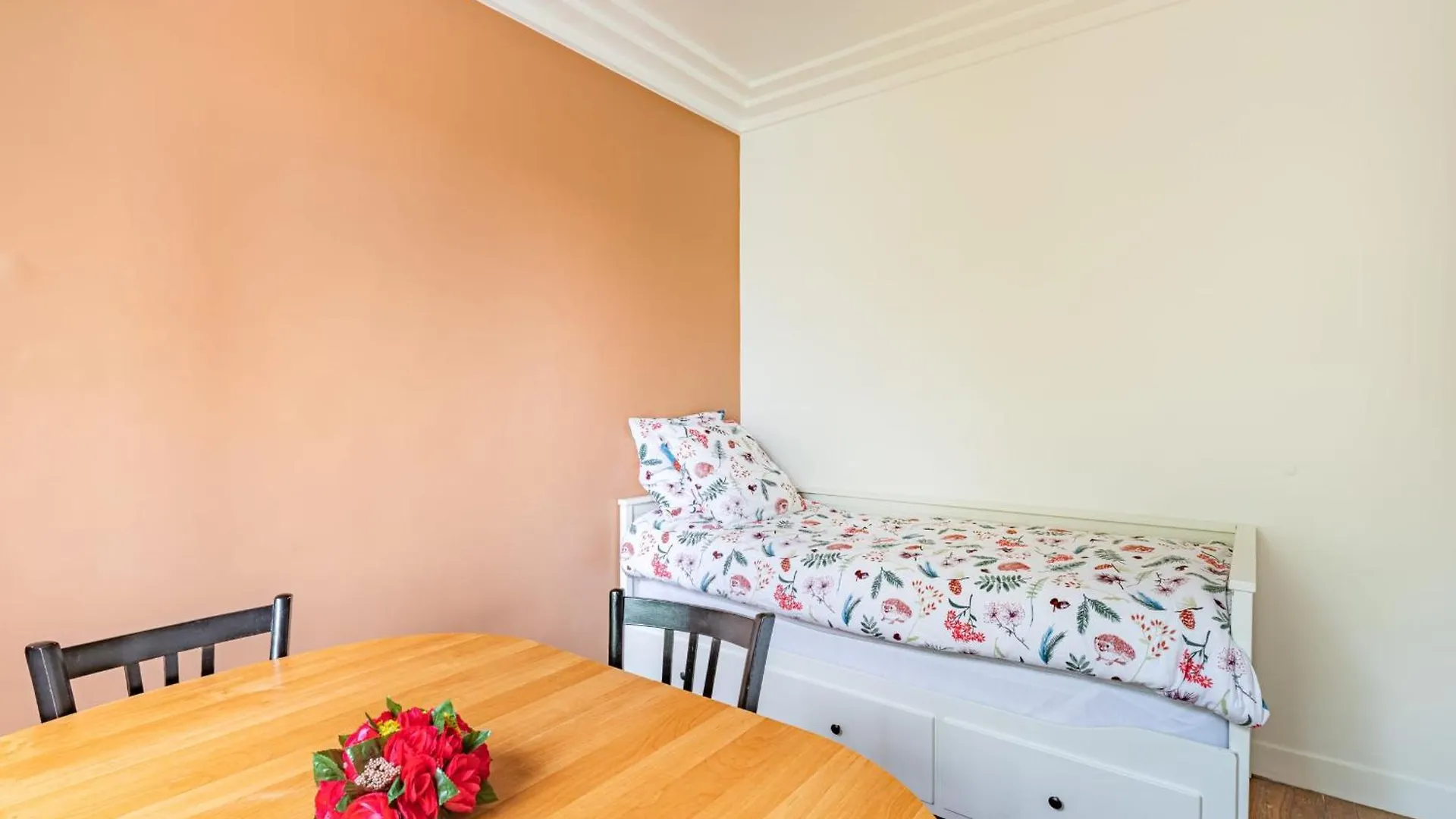 Parisian Escape Entire Apartment Terrace 4 People Bagneux  France