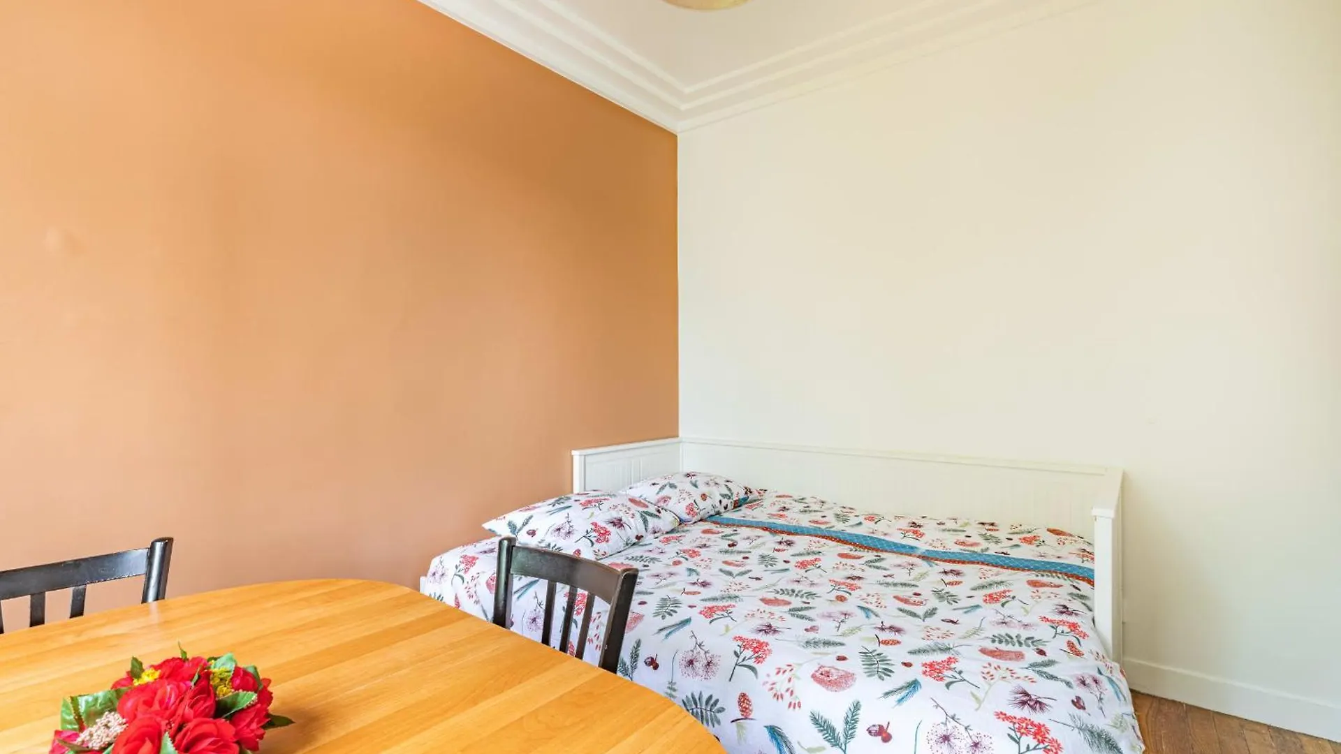 Parisian Escape Entire Apartment Terrace 4 People Bagneux  France