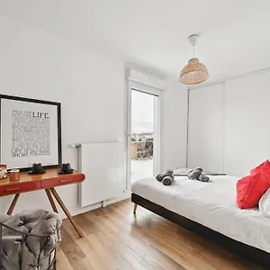  Appartement Charming 3 Bedrooms - 10 Min Paris Expo - Metro 4 & Rer B